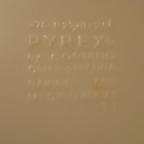 Vintage Pyrex 475-B Butterfly Gold Casserole Dish No Lid 2.5L - Great Condition! - Picture 6 of 6